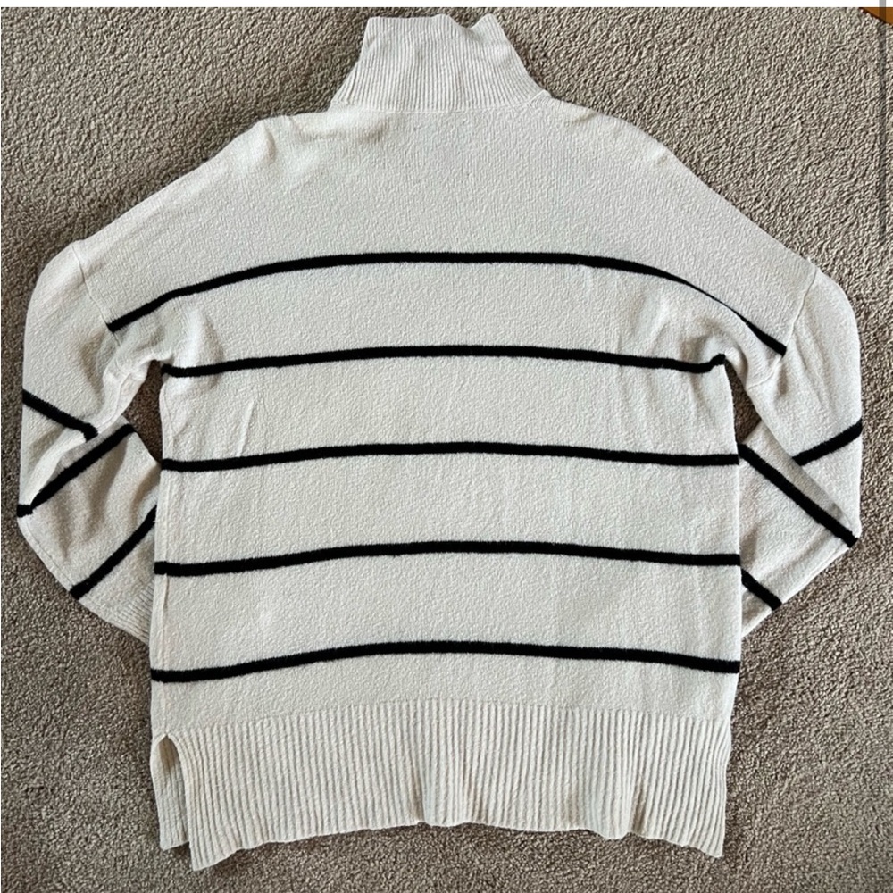 Abercrombie & Fitch Sweater - Picture 2 of 5